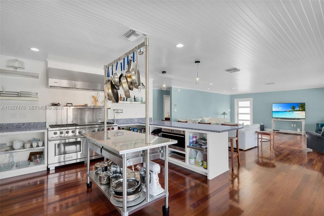 出租: $10,000 (3 贝兹, 3 浴室, 1596 平方英尺)