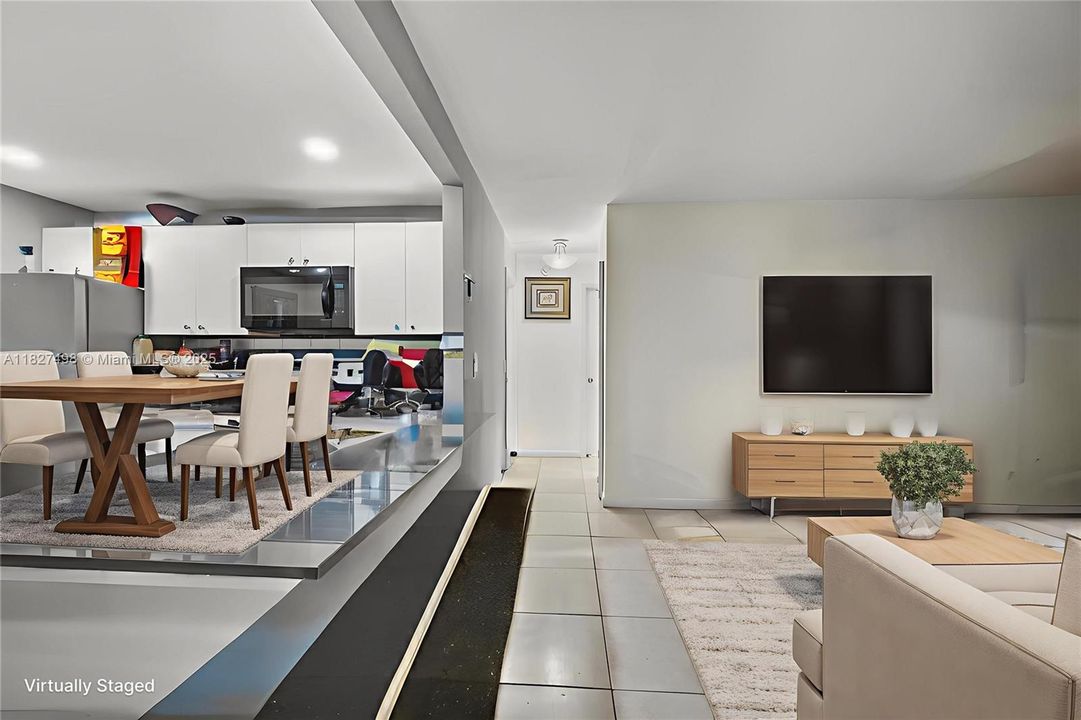 待售: $135,000 (2 贝兹, 1 浴室, 734 平方英尺)