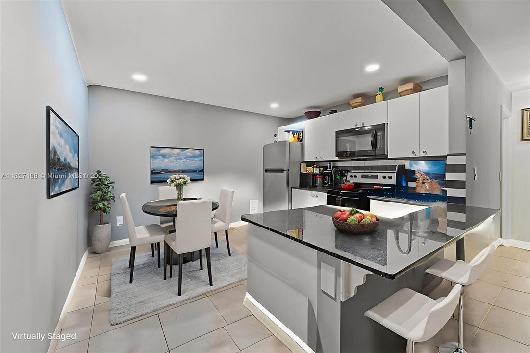 待售: $135,000 (2 贝兹, 1 浴室, 734 平方英尺)