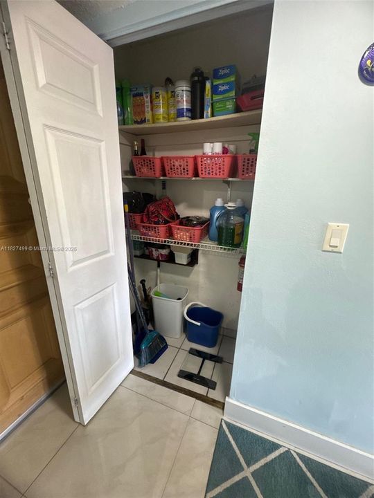 Active With Contract: $235,000 (1 beds, 1 baths, 756 Square Feet)