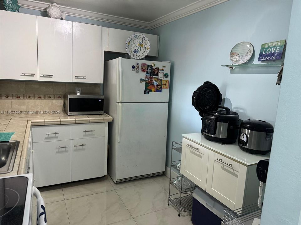 Active With Contract: $235,000 (1 beds, 1 baths, 756 Square Feet)