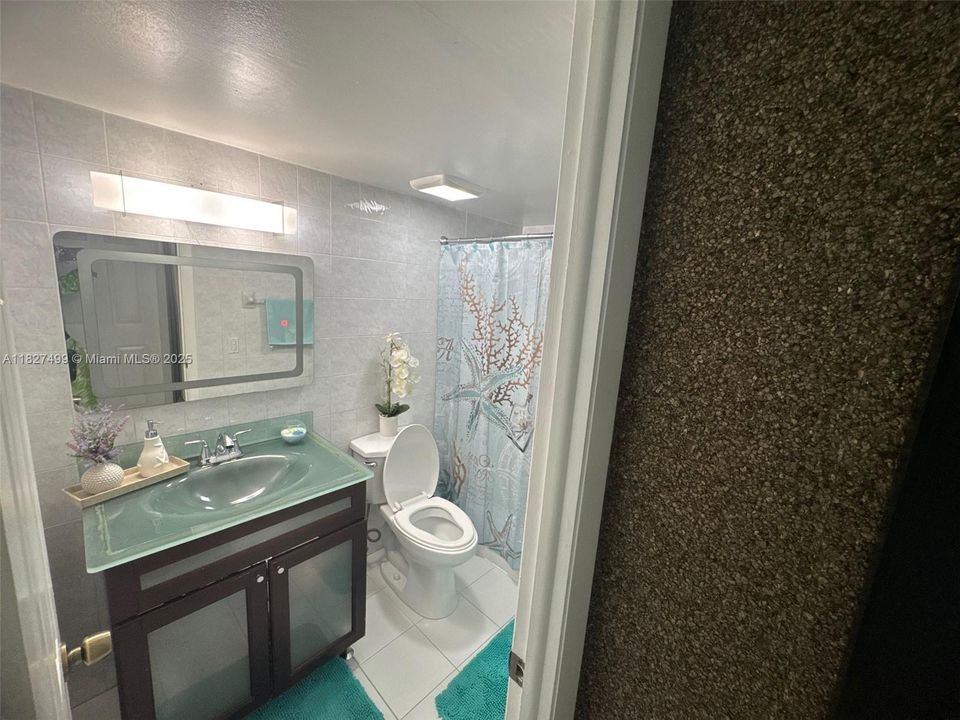 Active With Contract: $235,000 (1 beds, 1 baths, 756 Square Feet)