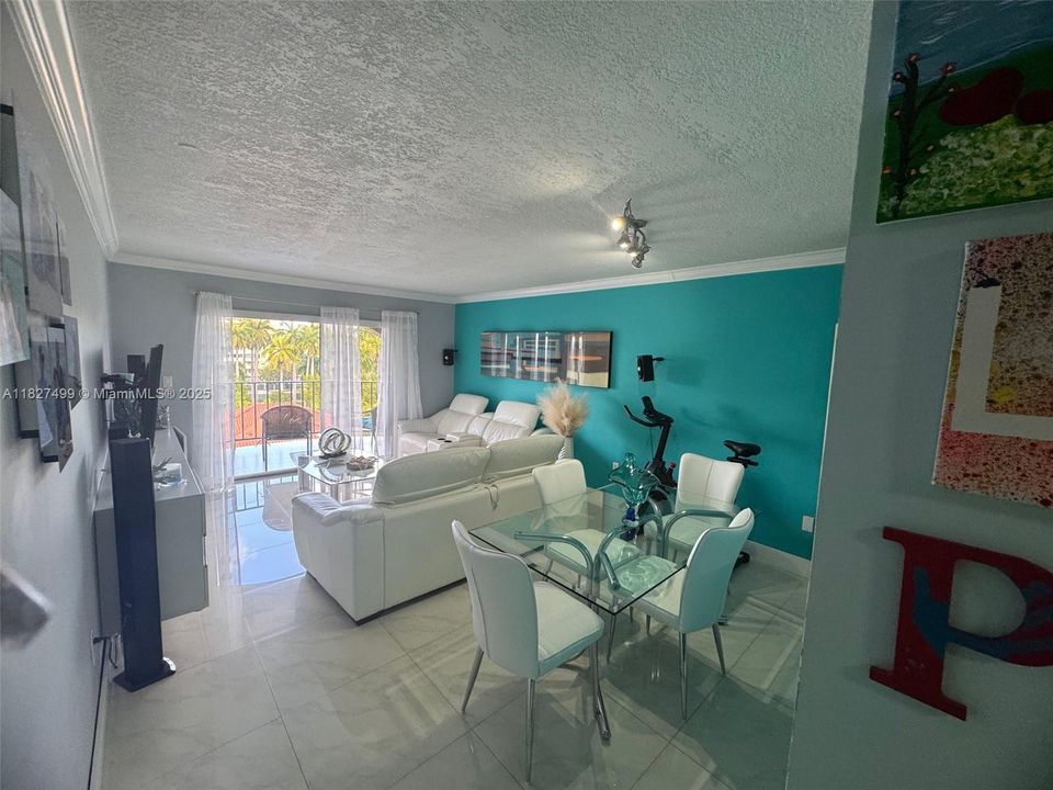 Active With Contract: $235,000 (1 beds, 1 baths, 756 Square Feet)