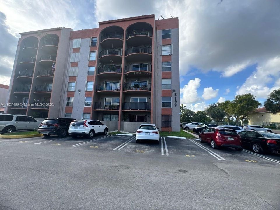 Active With Contract: $235,000 (1 beds, 1 baths, 756 Square Feet)
