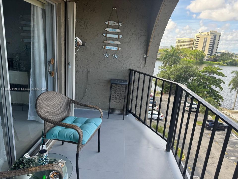 Active With Contract: $235,000 (1 beds, 1 baths, 756 Square Feet)