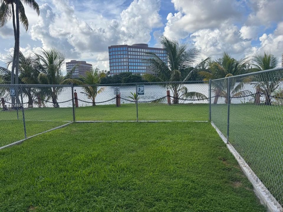 Active With Contract: $235,000 (1 beds, 1 baths, 756 Square Feet)