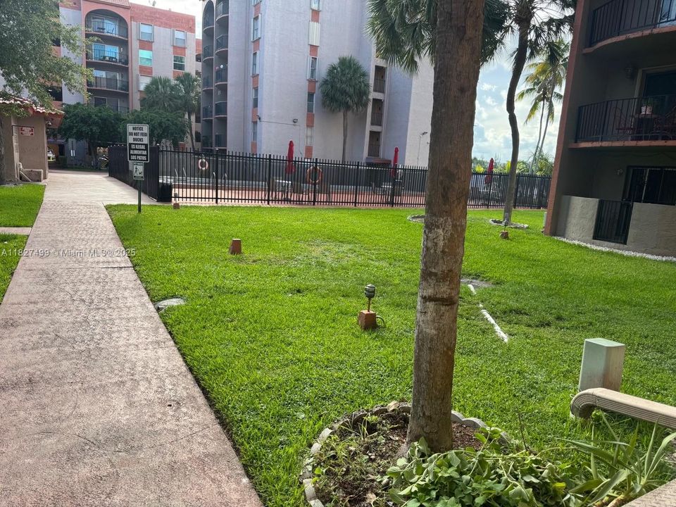 Active With Contract: $235,000 (1 beds, 1 baths, 756 Square Feet)