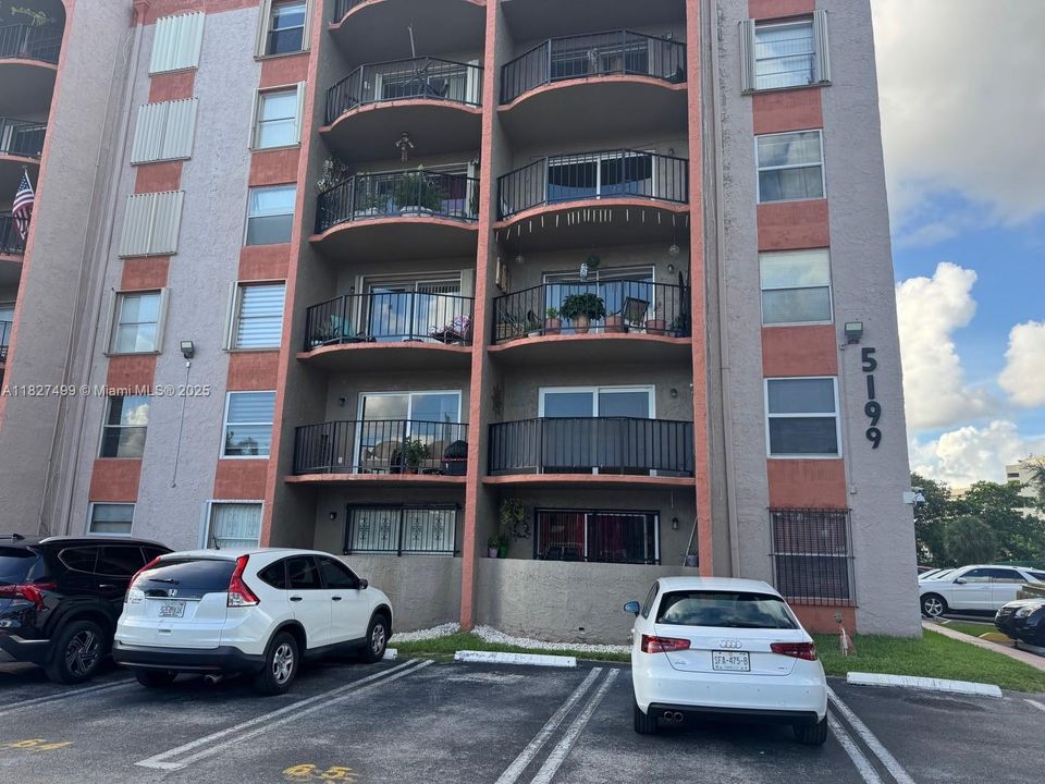 Active With Contract: $235,000 (1 beds, 1 baths, 756 Square Feet)