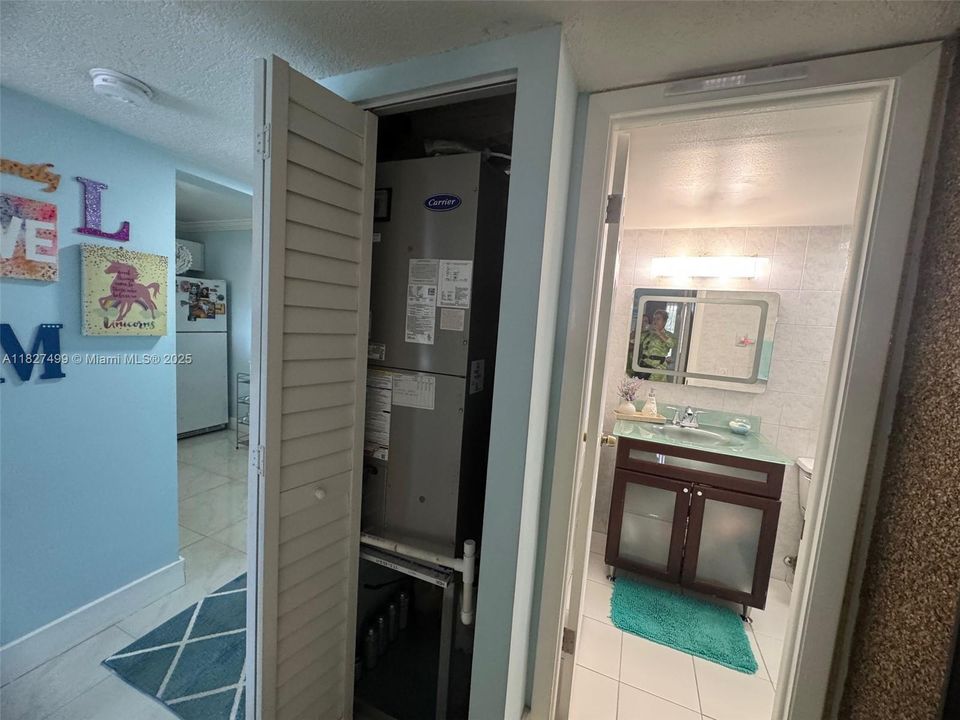 Active With Contract: $235,000 (1 beds, 1 baths, 756 Square Feet)