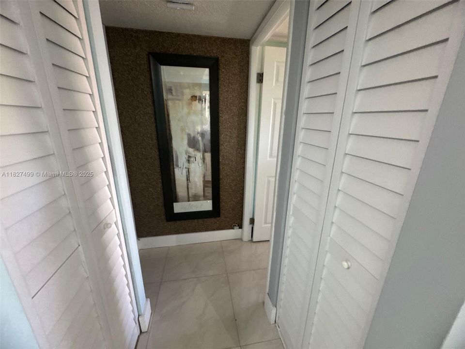 Active With Contract: $235,000 (1 beds, 1 baths, 756 Square Feet)