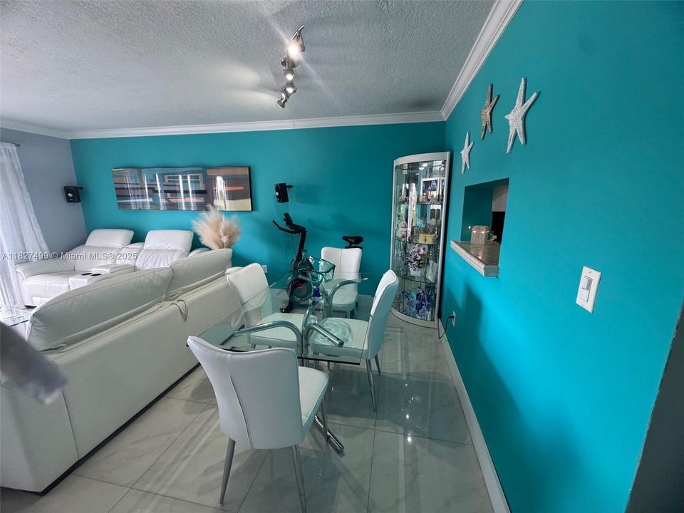 Active With Contract: $235,000 (1 beds, 1 baths, 756 Square Feet)