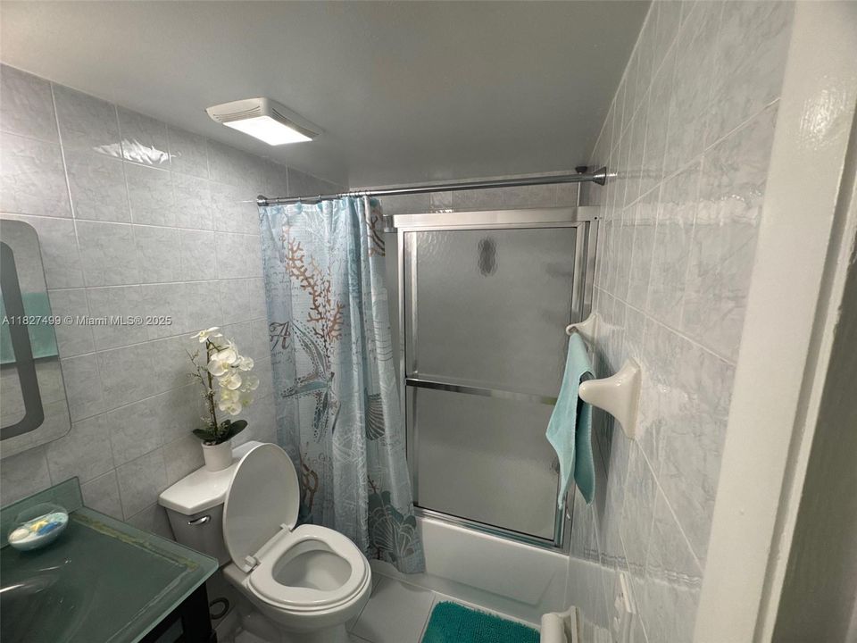 Active With Contract: $235,000 (1 beds, 1 baths, 756 Square Feet)