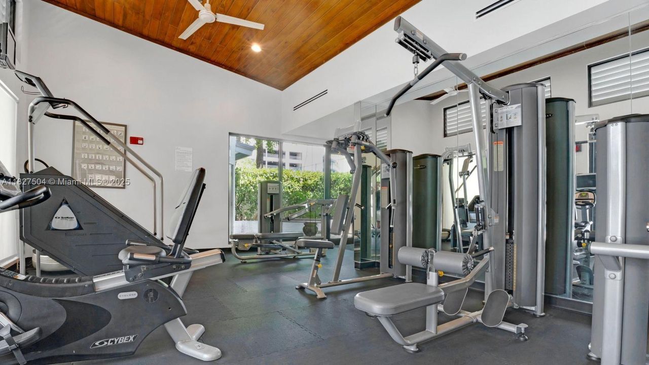 For Sale: $680,000 (2 beds, 2 baths, 1438 Square Feet)