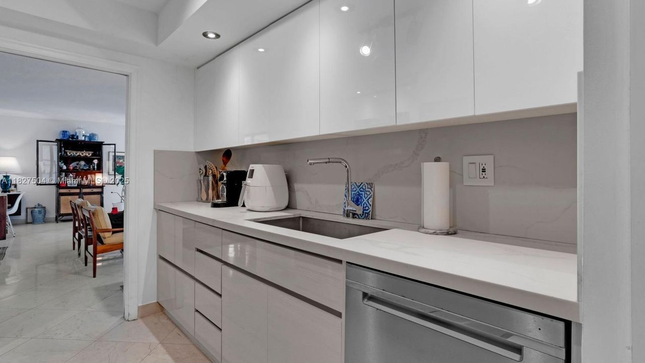 For Sale: $680,000 (2 beds, 2 baths, 1438 Square Feet)