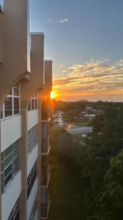 For Sale: $148,000 (1 beds, 1 baths, 740 Square Feet)