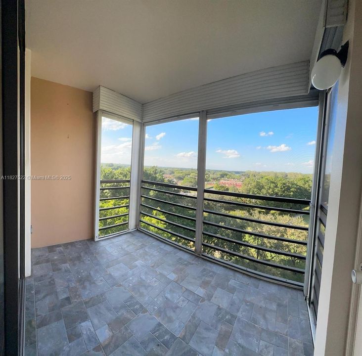 For Sale: $148,000 (1 beds, 1 baths, 740 Square Feet)