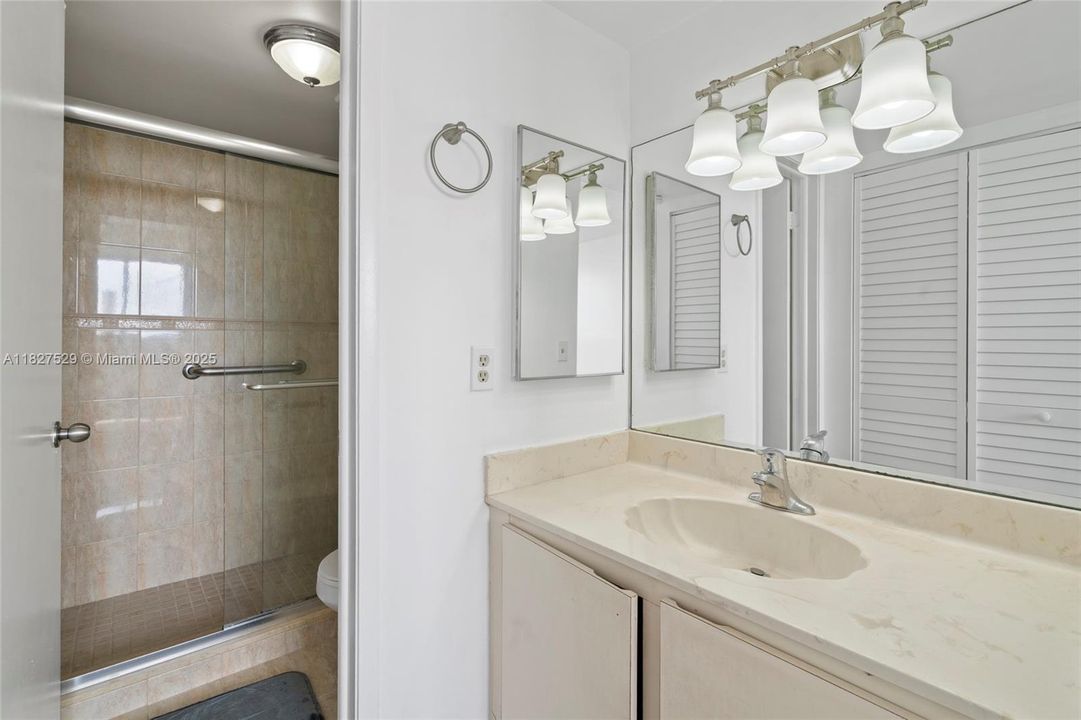 Vendido Recientemente: $335,000 (2 camas, 2 baños, 1064 Pies cuadrados)