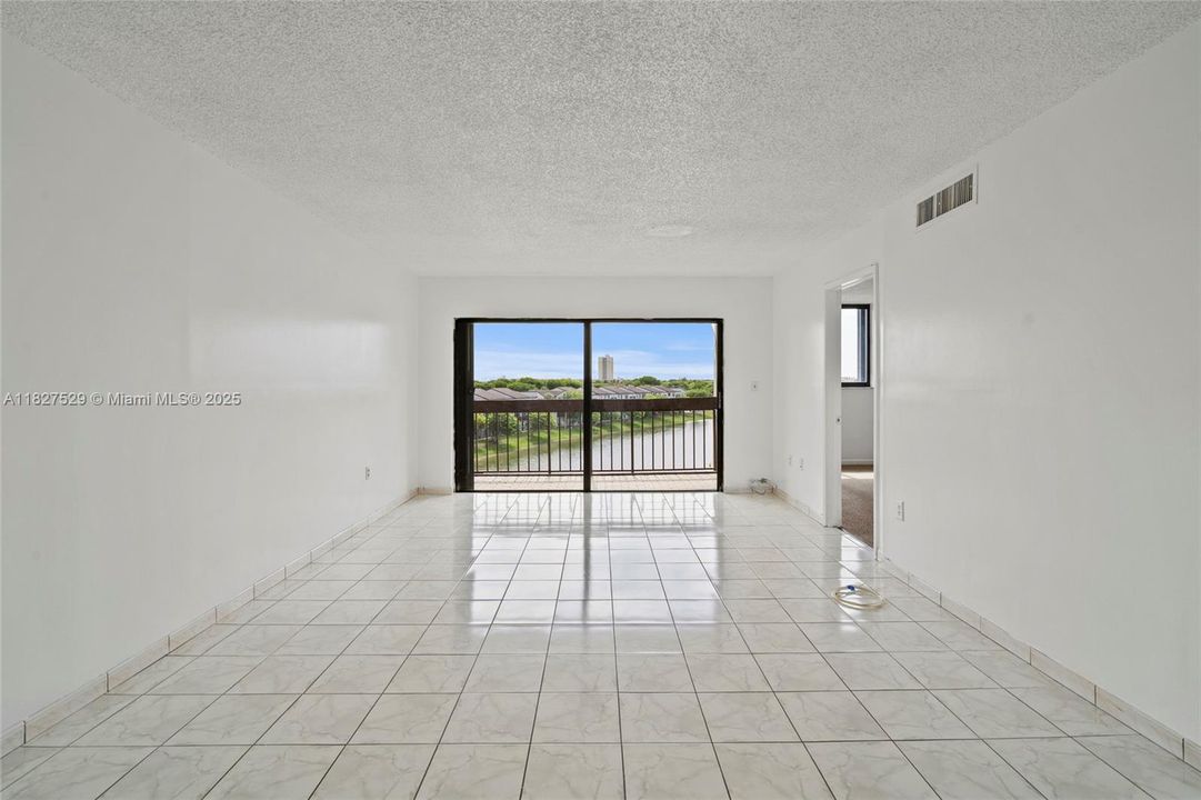 Vendido Recientemente: $335,000 (2 camas, 2 baños, 1064 Pies cuadrados)