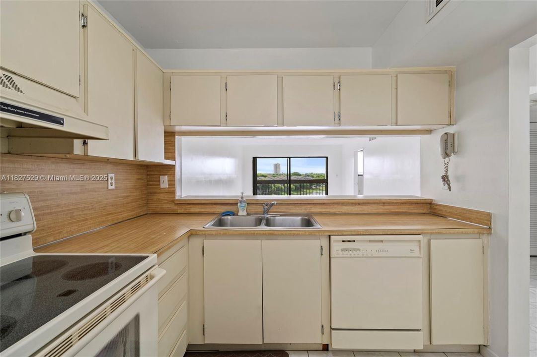 Vendido Recientemente: $335,000 (2 camas, 2 baños, 1064 Pies cuadrados)