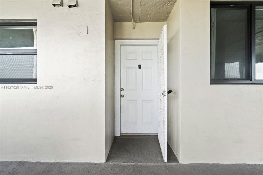 Vendido Recientemente: $335,000 (2 camas, 2 baños, 1064 Pies cuadrados)