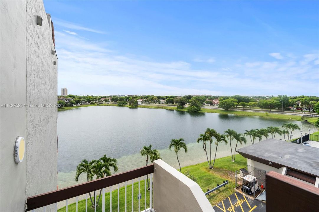 Vendido Recientemente: $335,000 (2 camas, 2 baños, 1064 Pies cuadrados)