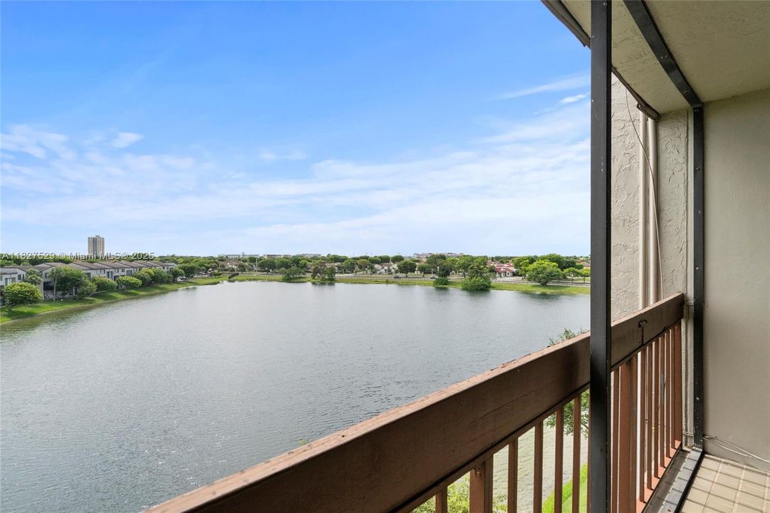 Vendido Recientemente: $335,000 (2 camas, 2 baños, 1064 Pies cuadrados)