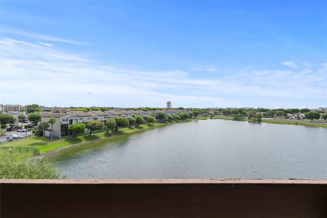 Vendido Recientemente: $335,000 (2 camas, 2 baños, 1064 Pies cuadrados)