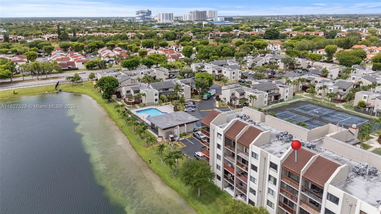 Vendido Recientemente: $335,000 (2 camas, 2 baños, 1064 Pies cuadrados)