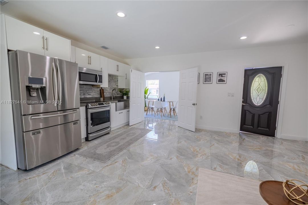 Недавно продано: $799,999 (3 спален, 2 ванн, 1173 Квадратных фут)