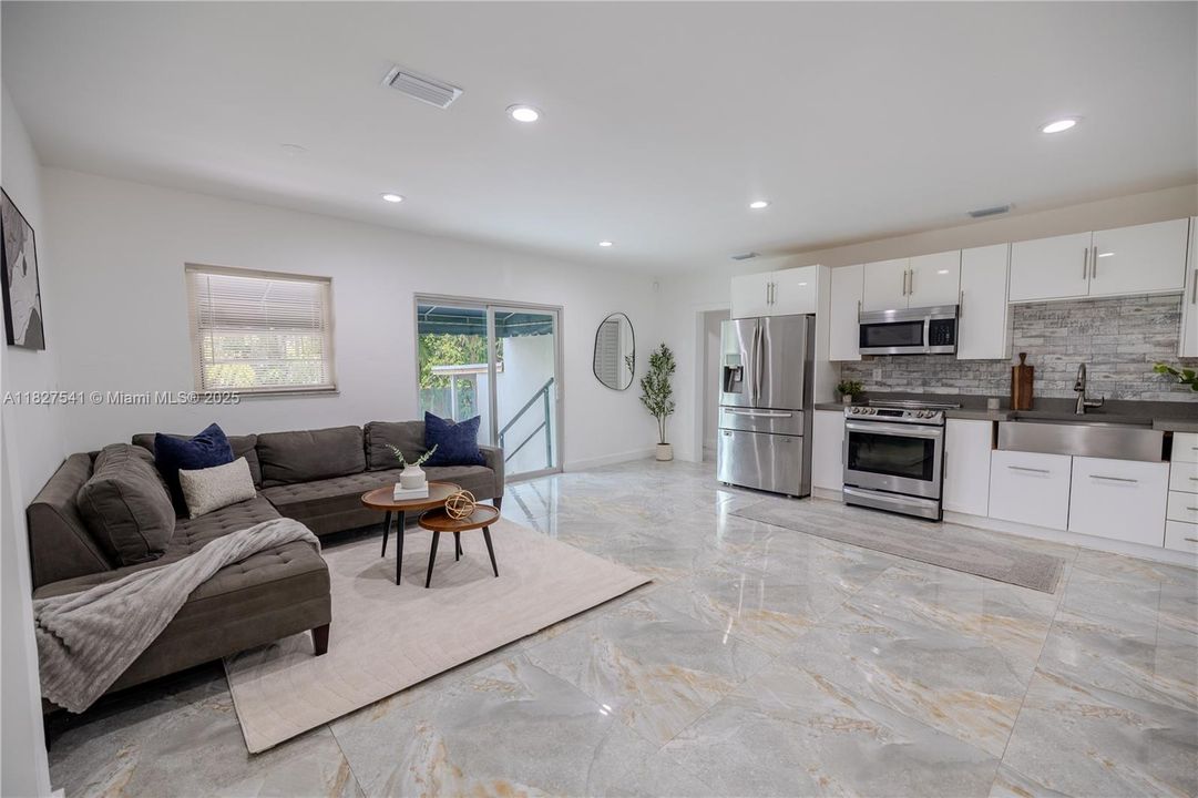 Недавно продано: $799,999 (3 спален, 2 ванн, 1173 Квадратных фут)