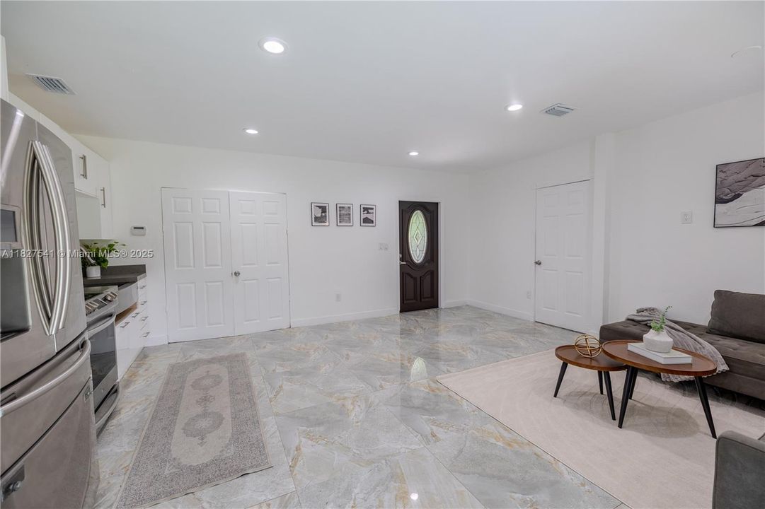 Недавно продано: $799,999 (3 спален, 2 ванн, 1173 Квадратных фут)