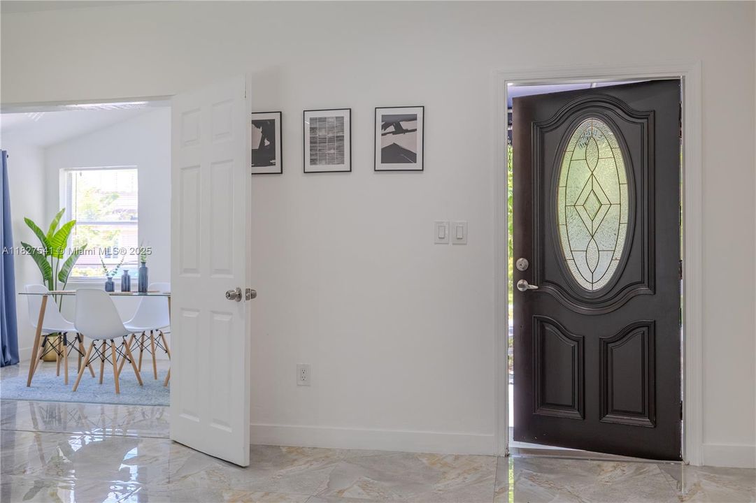 Недавно продано: $799,999 (3 спален, 2 ванн, 1173 Квадратных фут)