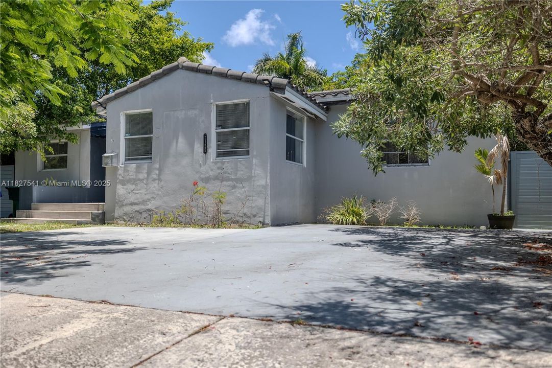 Недавно продано: $799,999 (3 спален, 2 ванн, 1173 Квадратных фут)