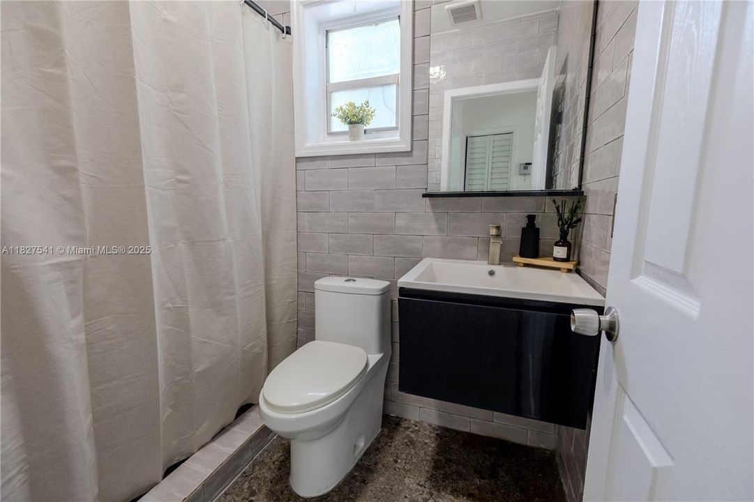 Недавно продано: $799,999 (3 спален, 2 ванн, 1173 Квадратных фут)