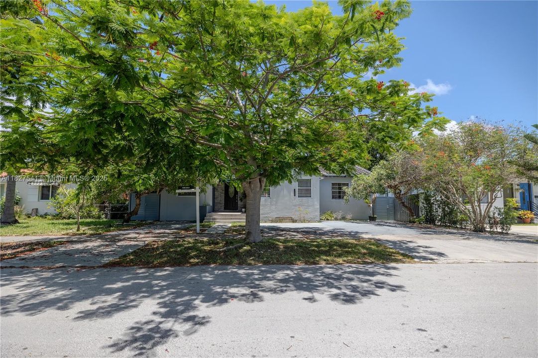 Недавно продано: $799,999 (3 спален, 2 ванн, 1173 Квадратных фут)