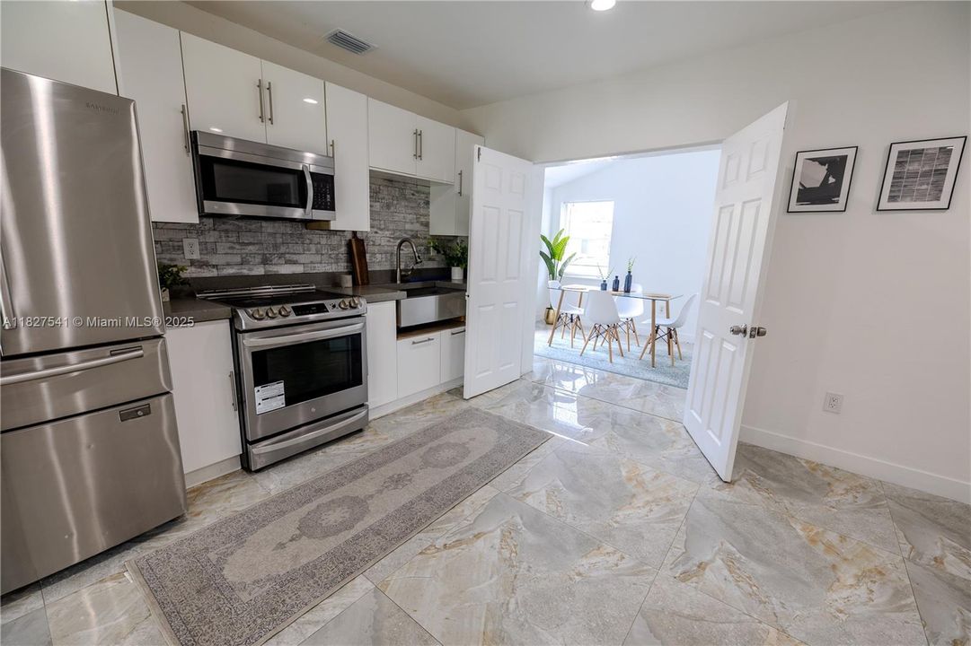 Недавно продано: $799,999 (3 спален, 2 ванн, 1173 Квадратных фут)