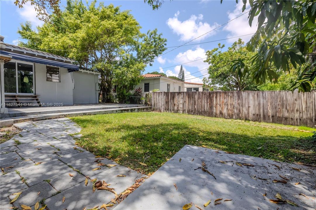 Недавно продано: $799,999 (3 спален, 2 ванн, 1173 Квадратных фут)