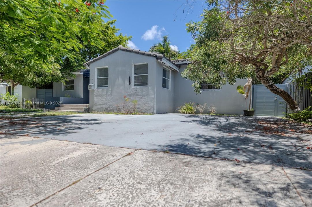 Недавно продано: $799,999 (3 спален, 2 ванн, 1173 Квадратных фут)