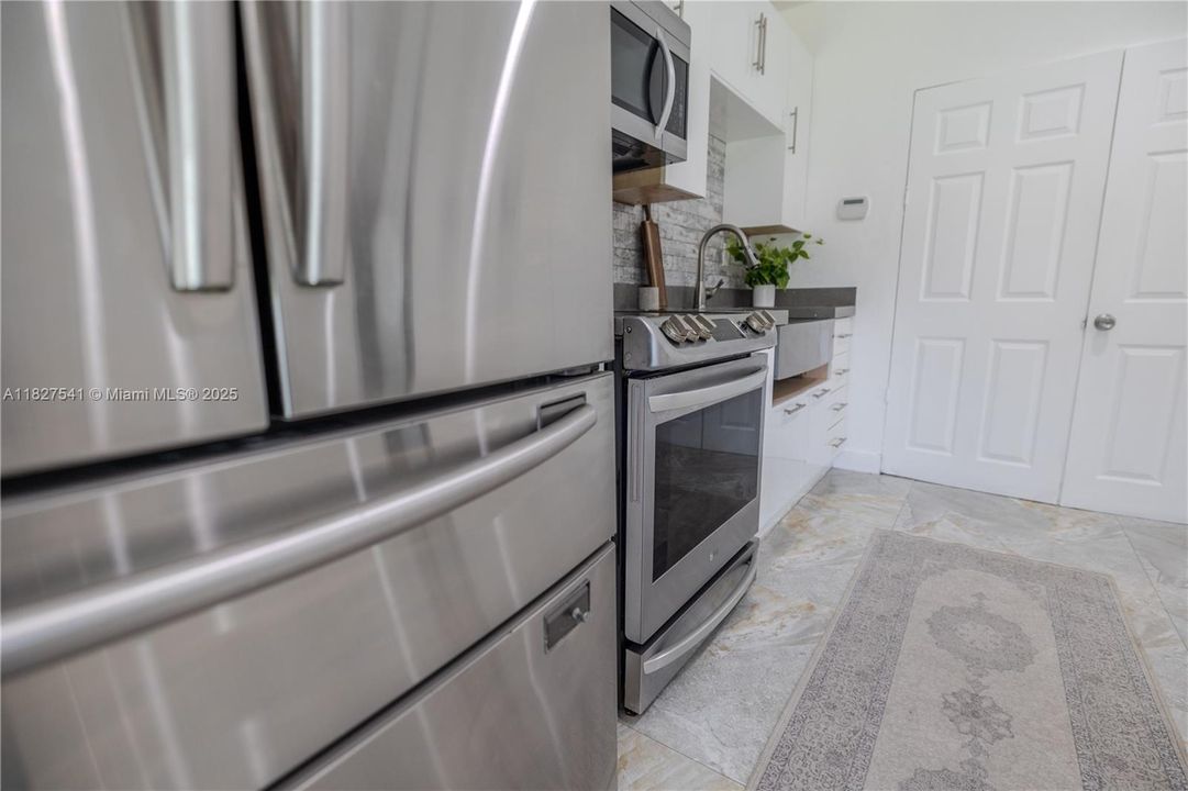 Недавно продано: $799,999 (3 спален, 2 ванн, 1173 Квадратных фут)