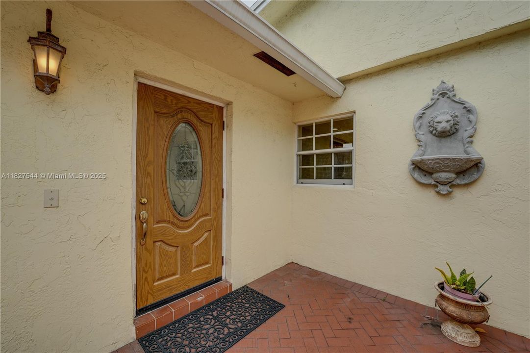 Recientemente alquilado: $2,800 (3 camas, 2 baños, 1175 Pies cuadrados)