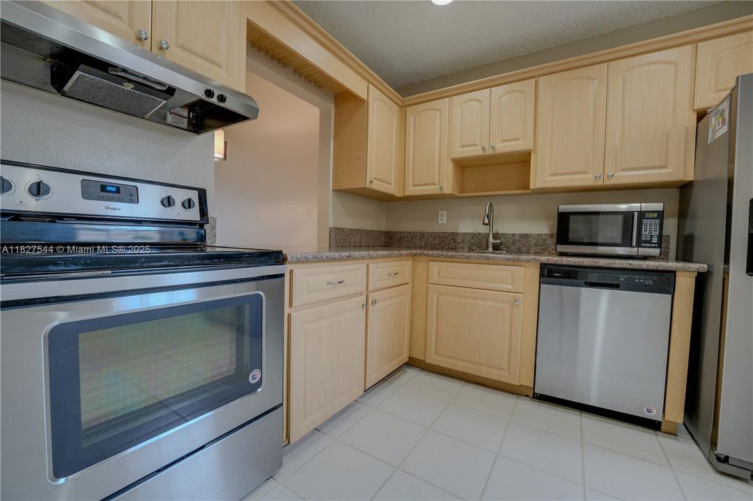 Recientemente alquilado: $2,800 (3 camas, 2 baños, 1175 Pies cuadrados)