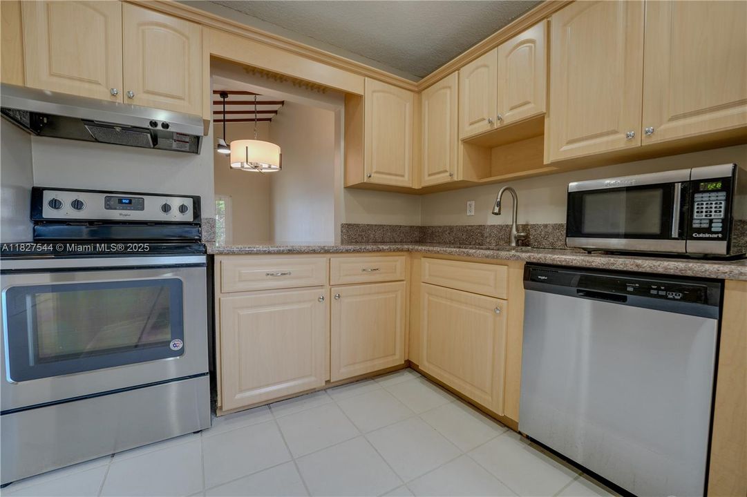 Recientemente alquilado: $2,800 (3 camas, 2 baños, 1175 Pies cuadrados)