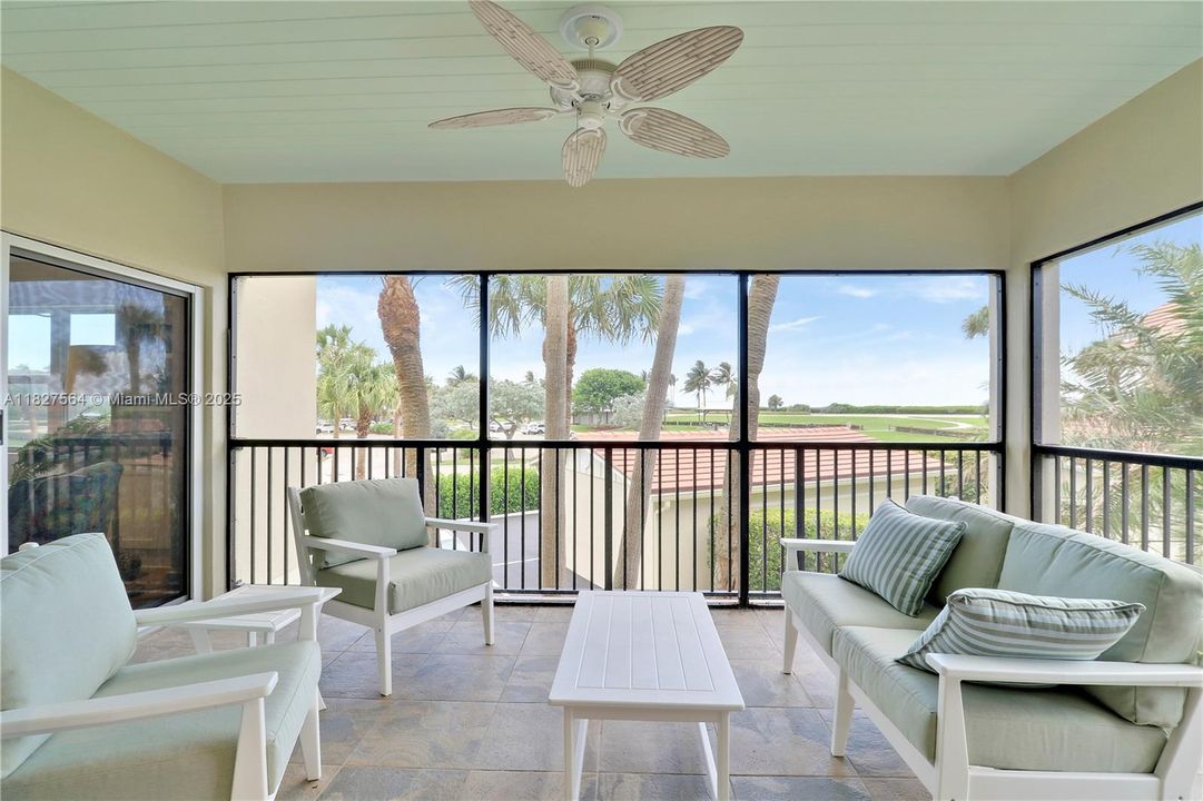 Под контрактом: $14,000 (3 спален, 3 ванн, 2200 Квадратных фут)