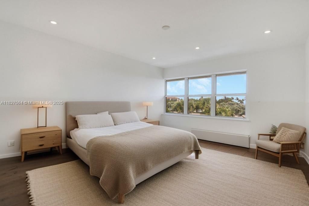 King Bed-Virtual Staged