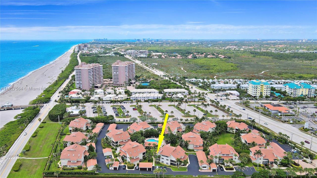 Под контрактом: $14,000 (3 спален, 3 ванн, 2200 Квадратных фут)