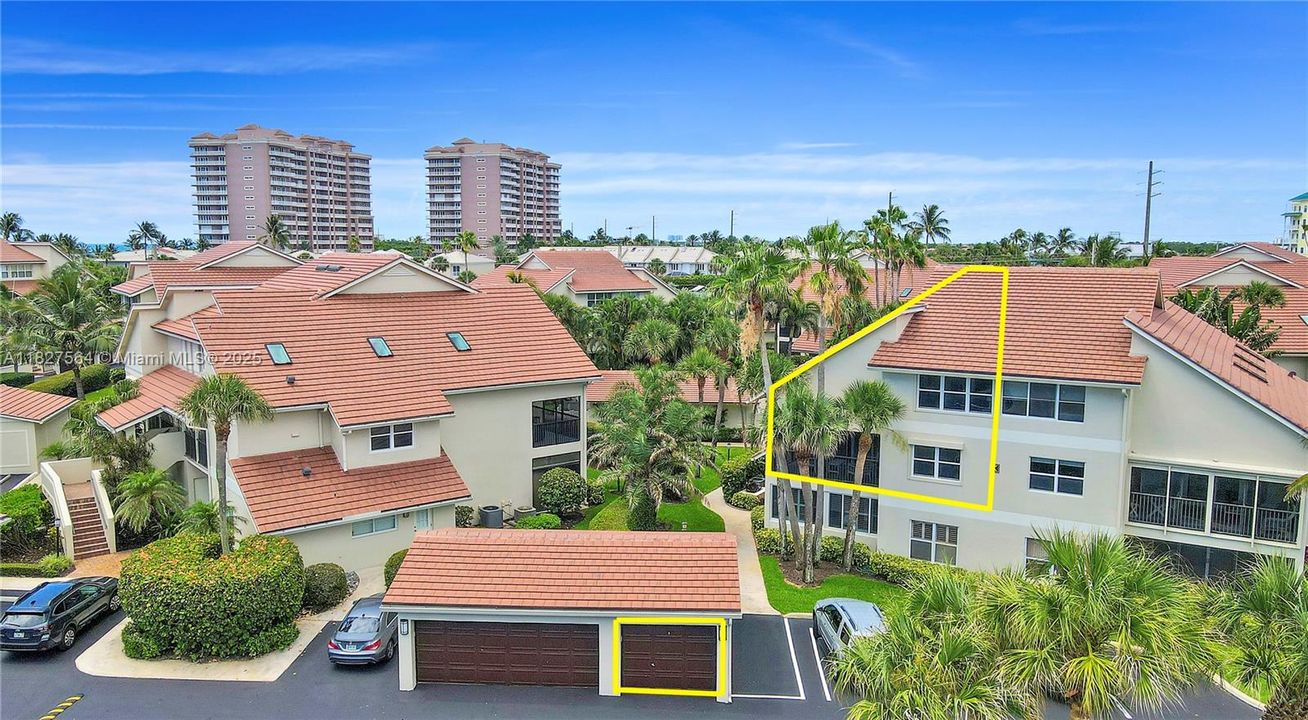 Под контрактом: $14,000 (3 спален, 3 ванн, 2200 Квадратных фут)