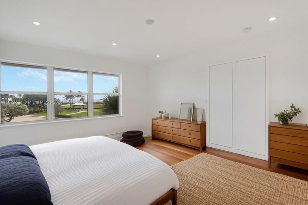 Queen Bed-Virtual Staged