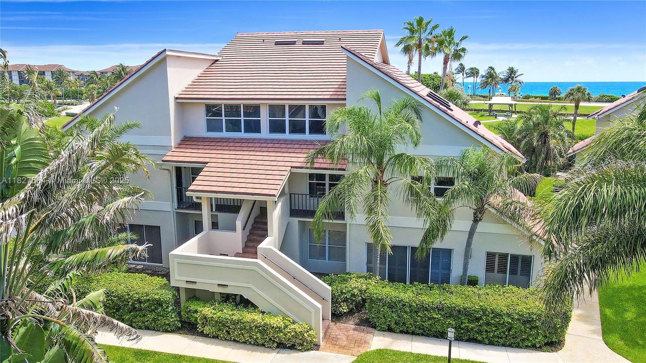 Под контрактом: $14,000 (3 спален, 3 ванн, 2200 Квадратных фут)