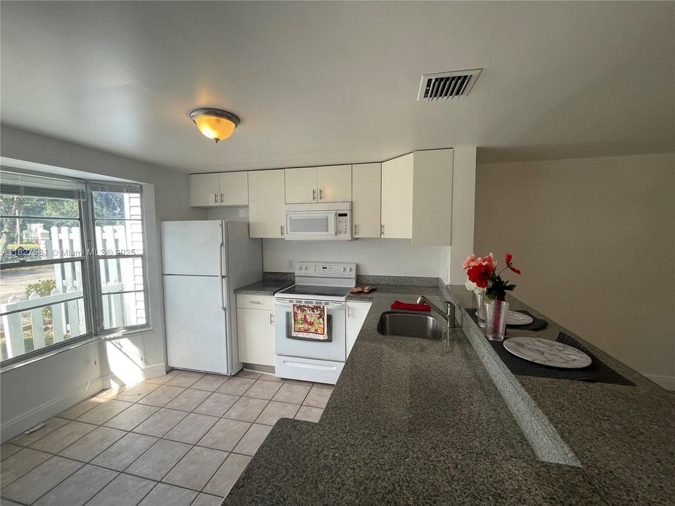 最近租的: $2,000 (2 贝兹, 1 浴室, 1040 平方英尺)