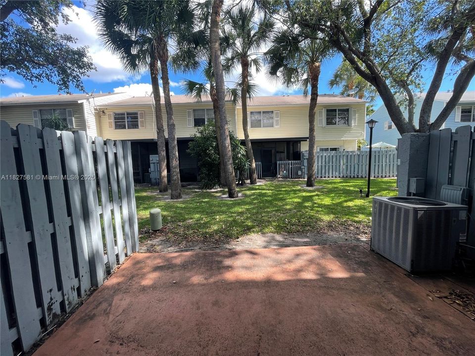 最近租的: $2,000 (2 贝兹, 1 浴室, 1040 平方英尺)